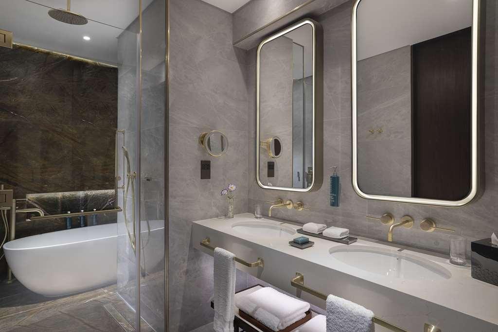 Embassy Suites By Hilton Dubai Business Bay Room photo
