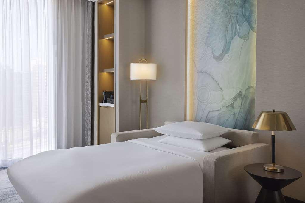 Embassy Suites By Hilton Dubai Business Bay Room photo
