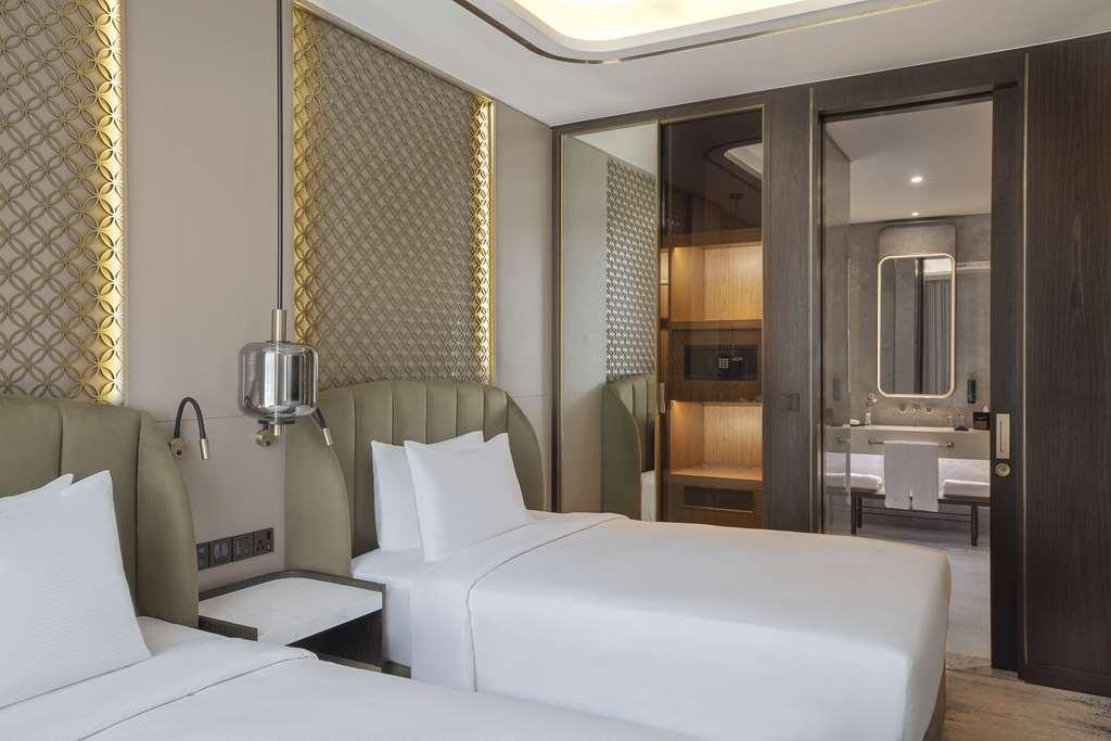 Embassy Suites By Hilton Dubai Business Bay Room photo