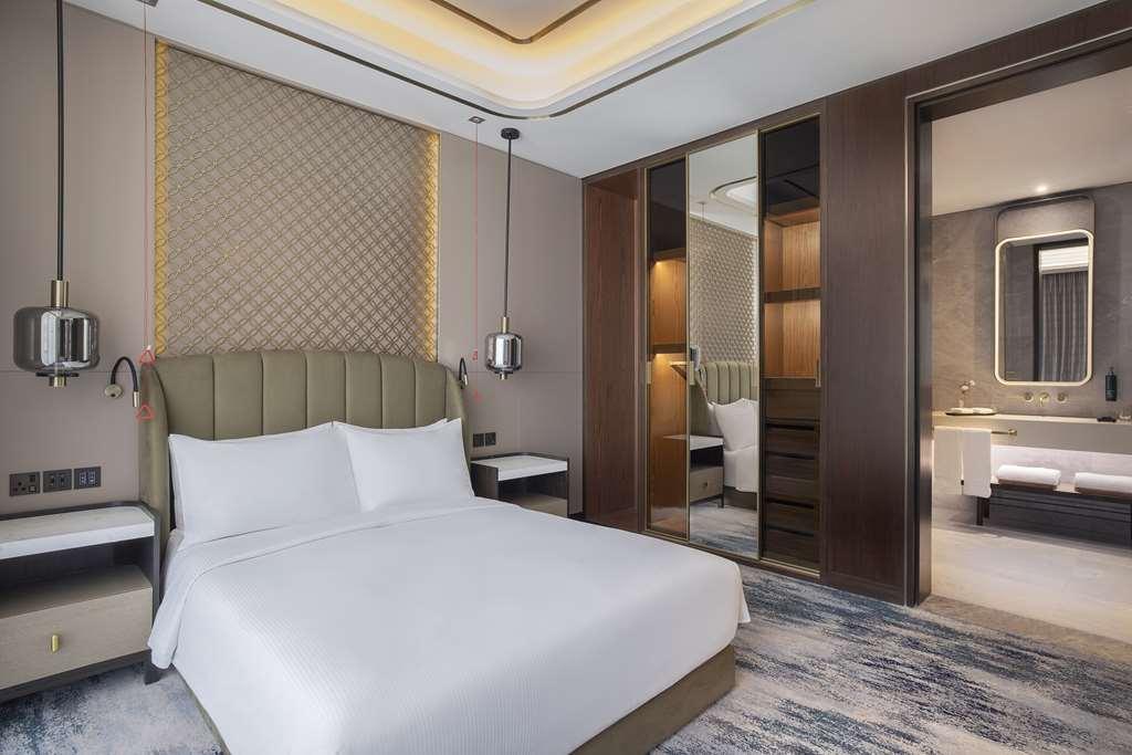 Embassy Suites By Hilton Dubai Business Bay Room photo