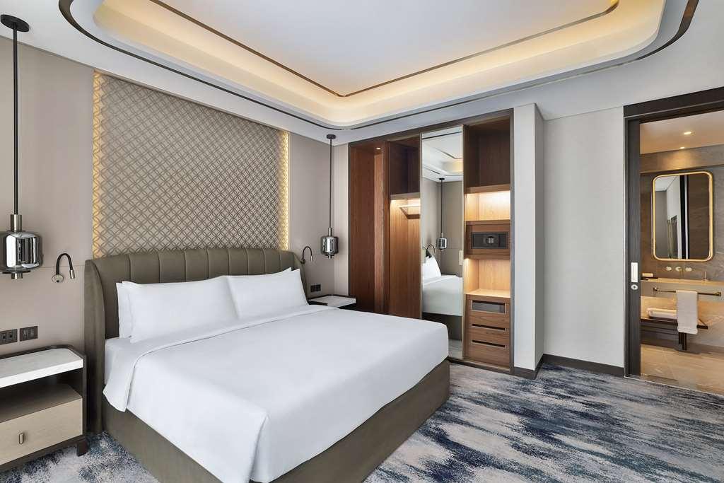 Embassy Suites By Hilton Dubai Business Bay Room photo