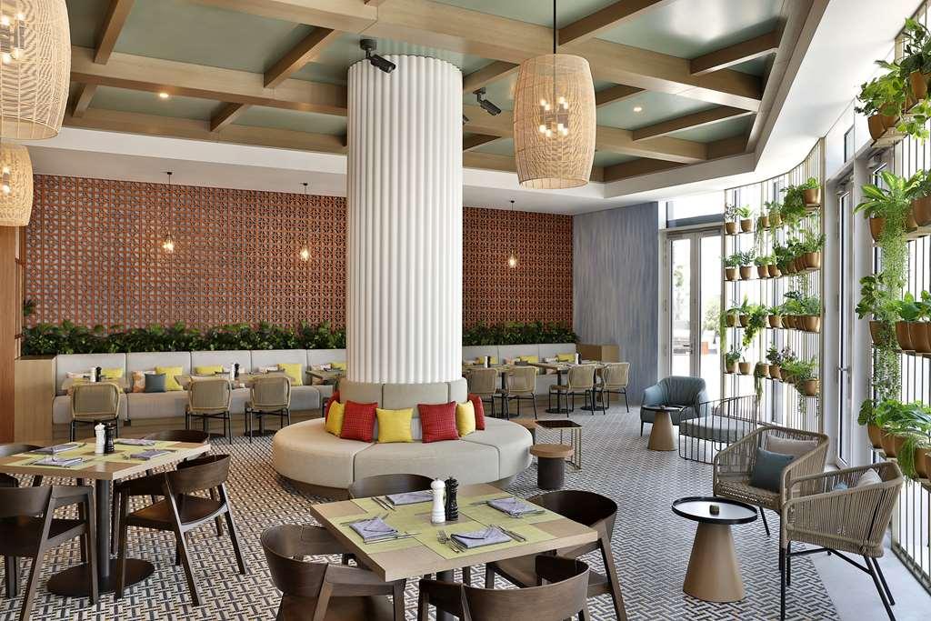 Embassy Suites By Hilton Dubai Business Bay Restaurant photo