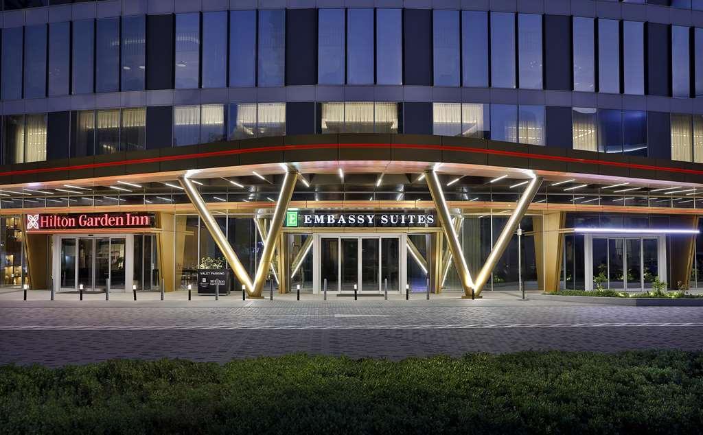 Embassy Suites By Hilton Dubai Business Bay Exterior photo
